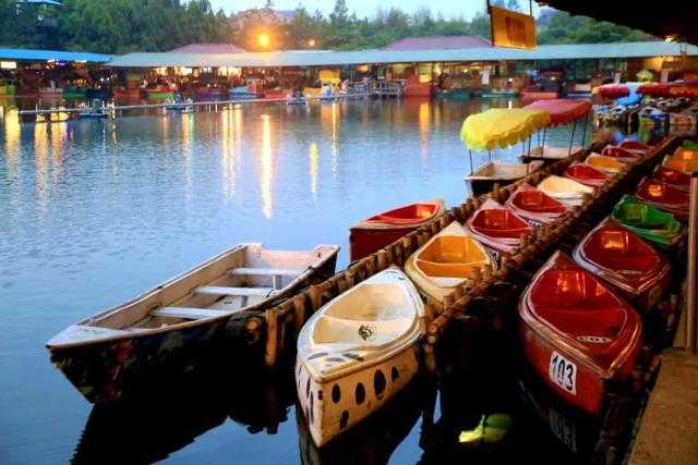 Floating Market